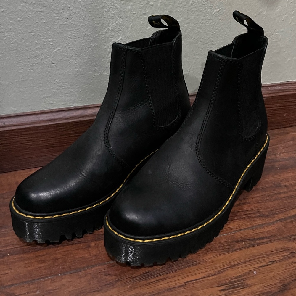 Dr Marten Rometty Chelsea Boot size 6